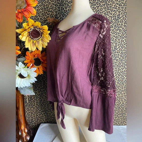 🌻5/$25🌻MUDD Lace Bell Sleeved Cropped Tie Front | SMALL | - Picture 3 of 7